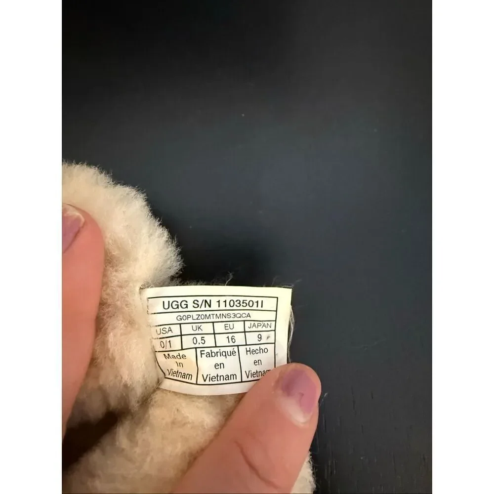 Ugg Lasson shearling baby bootie size 0/1 EUC